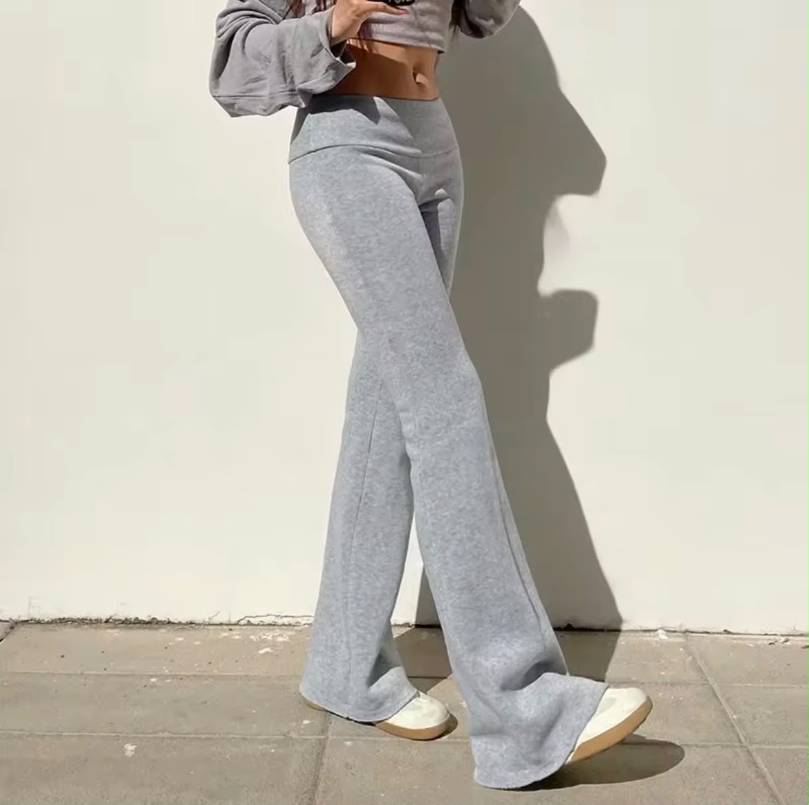 Pantalón Flare Gris – Alta Tendencia Y2K