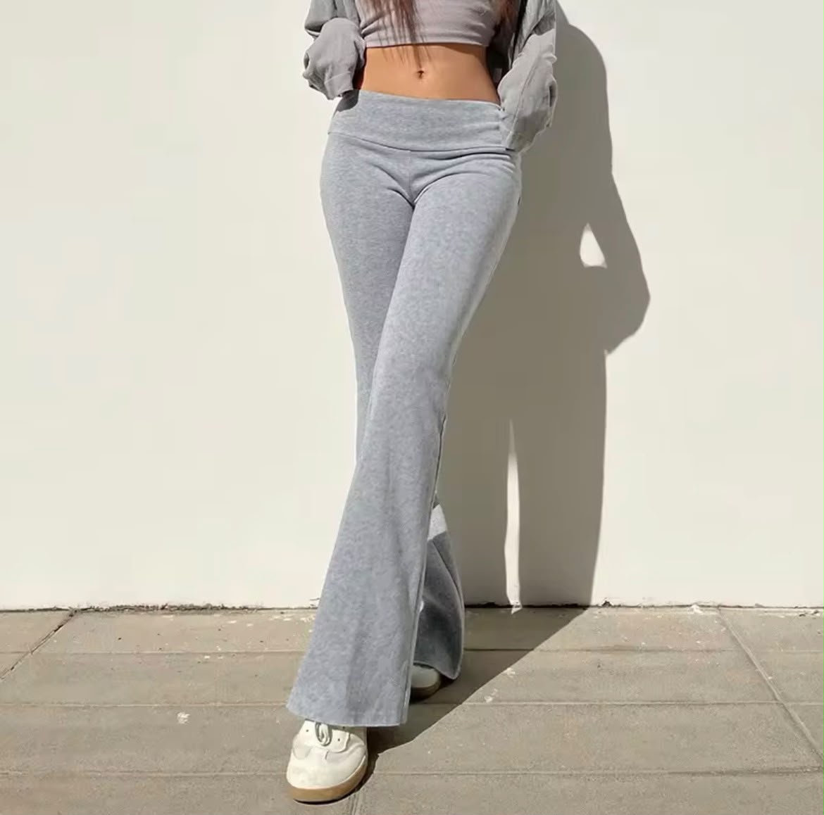Pantalón Flare Gris – Alta Tendencia Y2K